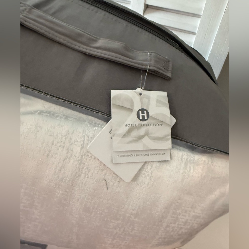 Hotel Collection Silver Duvet Cover Set - Picture 3 of 3